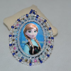 collana disney FROZEN ELSA ANNA principesse Cartoons Cartoni animati Disney Princesses ciondolo pendente incastonato a mano charm ice charms