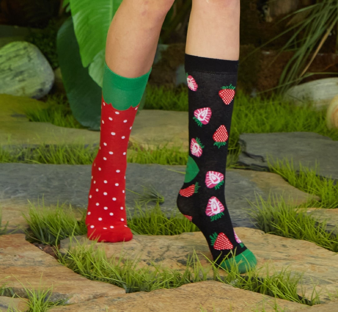 Strawberry Pattern Mismatched Funny Socks, Unisex Cozy Casual Socks ...
