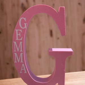 Letra inicial decorativa con nombre personalizado para colocar de pie o colgar. Fiesta-comunión-18 cumpleaños-bautismo -Habitación infantil,