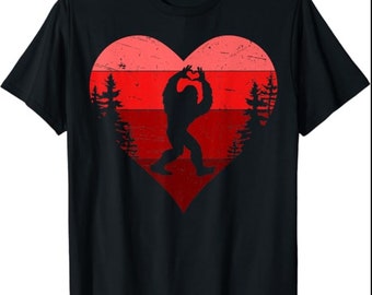 Sasquatch Love T-shirt, chemise rétro Bigfoot coeur main Saint-Valentin homme femme, sweat Sasquatch Saint-Valentin, cadeau pour amateur de Bigfoot