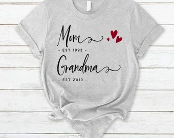 Coeur personnalisé Maman Est Grand-mère Est T-Shirt Formulaire cadeau Maman Grand-mère, Chemise personnalisée pour la fête des mères pour maman grand-mère, Cadeau personnalisé pour la nouvelle grand-mère