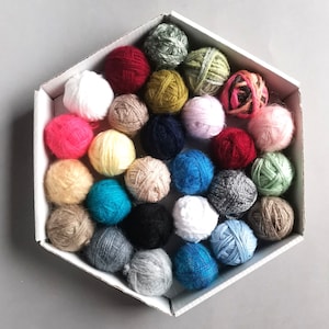 Sacchetto di filato di scarto 200g 7oz Mini palline di filato Mystery Yarn Balls Filato Grandma Square