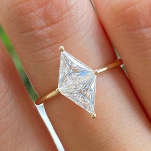 2CT Rhombus Moissanite Engagement Ring, Double Triangle Wedding Ring, Geometrical Ring, Kite Shaped Solitaire Ring, Trillion Cut Moissanite