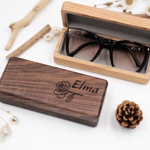 Estuche para gafas personalizado, estuche portátil de nogal, estuche para gafas de estudiante, soporte de madera con grabado, regalo para la temporada escolar.