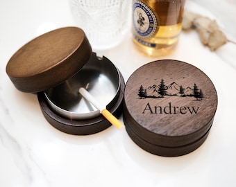 Gepersonaliseerde houten retro asbak met deksel, custom handgemaakte stalknecht cadeau, aandenken bruiloft, uniek cadeau voor vader of vriend