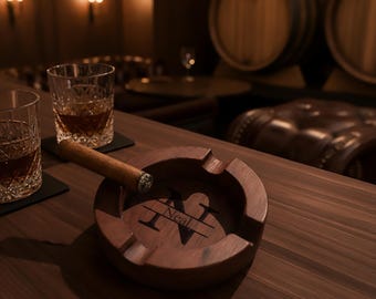 Personalisierter Zigarrenaschenbecher aus Holz, individuell graviertes Zigarrentablett, Geschenk für Männer, Väter, Ehemänner, Trauzeugen, Dekoration für die Männerhöhle/Bar
