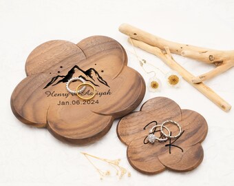 Aangepaste bloemblaadje houten ringschotel, gepersonaliseerde trouwringschotel, verlovingsringhouder, verjaardagscadeaus, huwelijkscadeau, cadeaus voor pasgetrouwde