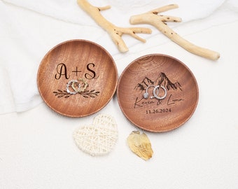 Custom Round Wood Ring Dish, Personalized Wood Ring Dish, Engagement Ring Holder, Anniversary Gifts, Wedding Gift, Gifts for Newlywed