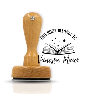 Exlibris Stempel Personalisiert - Buch Stempel 'This Book Belongs To' - Individuell mit deinem Namen