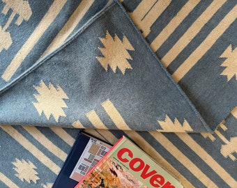 Nowoczesny, ręcznie tkany, płaski dywan z bawełny, barwiony naturalnie roślinnie, prążkowany indyjski dhurrie, kilim w paski, dywan do dekoracji wnętrz, dywan zmywalny