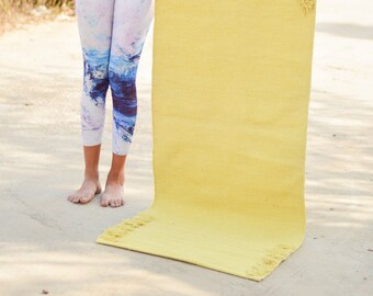 Gul yogamatta för fitness och träning, yogamatta av premiumkvalitet 2 x 6 fot för bön, miljövänlig, meditationsyogamatta, biologiskt nedbrytbar matta