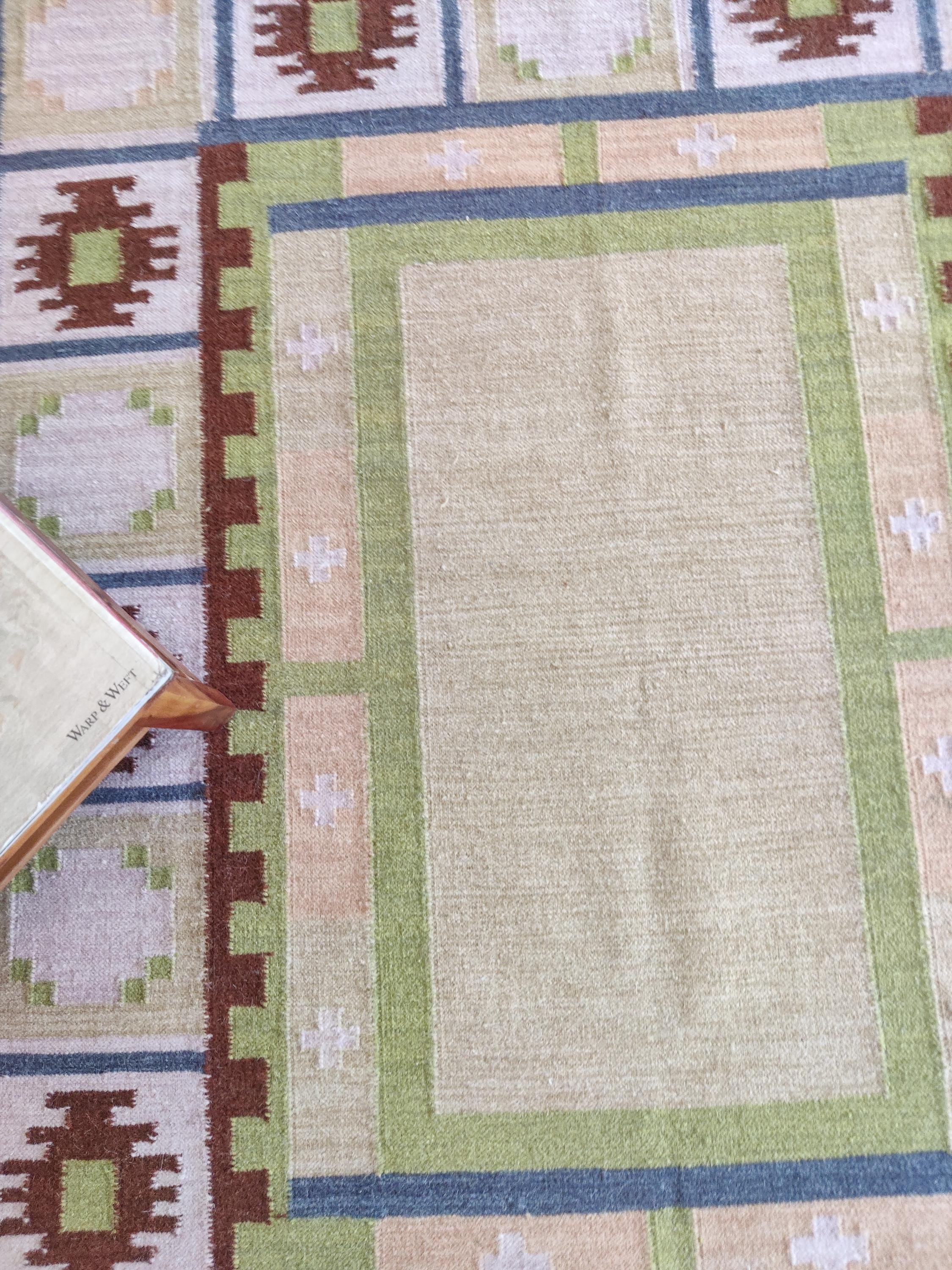 幾何学模様の手織りウールラグ モダンなマルチカラーデザインラグ、手織りの幾何学模様のウールラグ