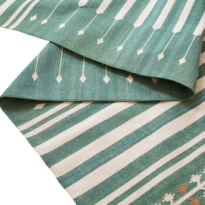 Tappeto a tessitura piatta in cotone verde e bianco, tappeto in cotone Dhurrie, tappeto con motivo a strisce, tappeto moderno, tappeto reversibile, tappeti per salotto, tappeto per camera da letto