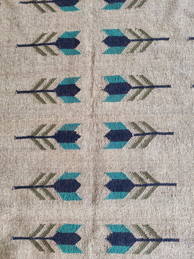 Wool Jute Kilim Rug, Handwoven Rug, Geometric Pattern Rug, Boho Area Rug, Tribal Carpet, Flatweave Rug, Arrow Design Rug, Natural Fiber Rug, Handmade Wool Rug, Beige Blue Green Rug, Bohemian Decor, Living Room Rug, Bedroom Carpet