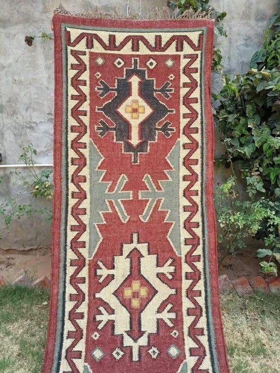 Premium handgevlochten jute 2,5 x 10 kelim loper tapijt natuurlijk geometrisch zwart en beige patroon, handgeweven plat tapijt voor binnen- en buitengebruik, perfect voor gangen, trappen, ingangen en