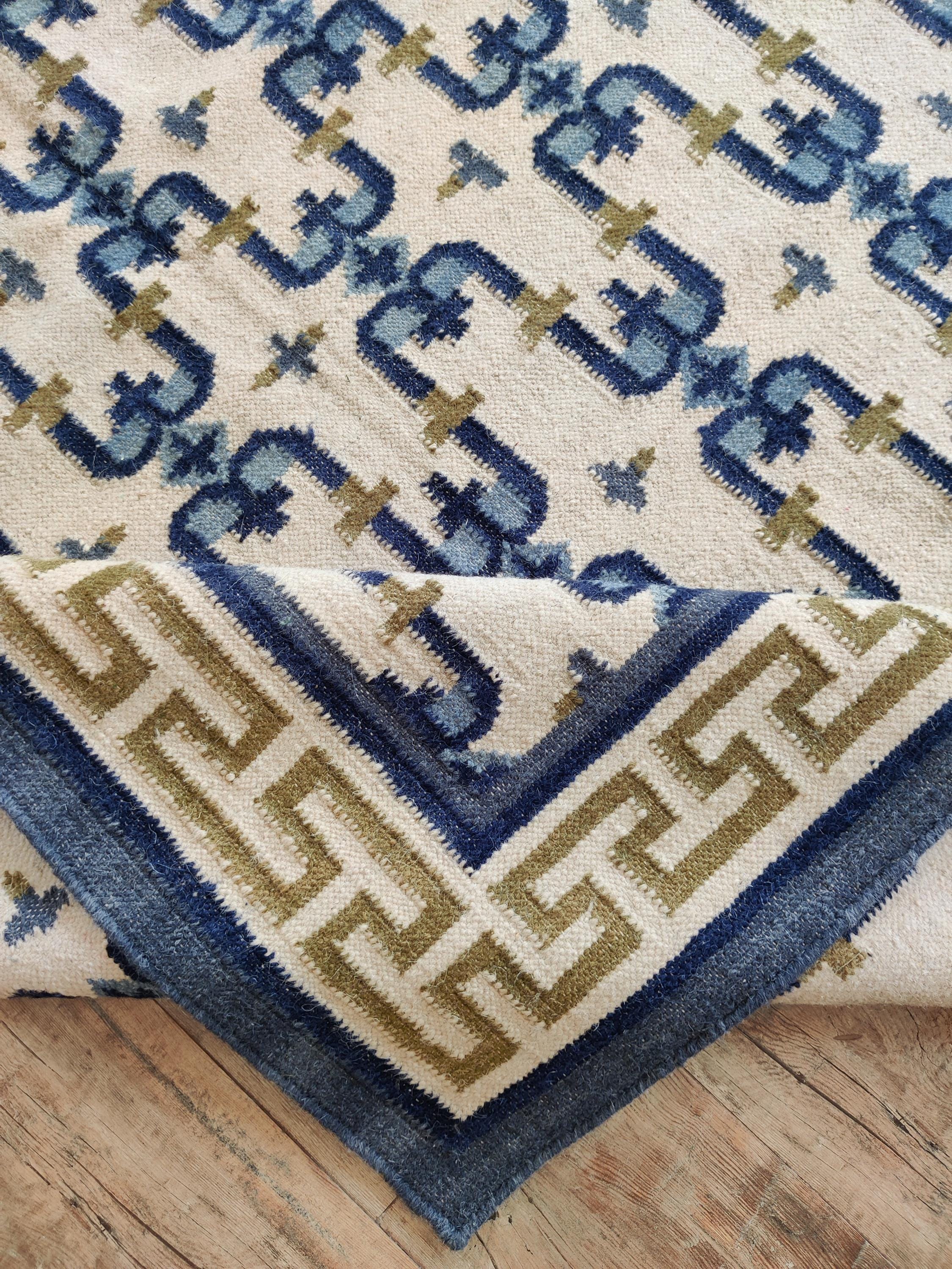 モダンな幾何学模様のウールコットンラグ | ネイビーオリーブ柄の