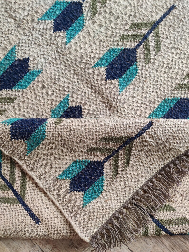 Arrow Design Rug, Natural Fiber Rug, Handmade Wool Rug, Beige Blue Green Rug, Bohemian Decor, Living Room Rug, Bedroom Carpet, Rustic Floor Mat, Southwestern Rug, Eco-Friendly Rug, Artisanal Kilim, Woven Wool Carpet, Modern Boho Rug
