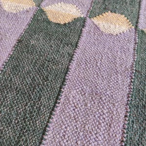 Striped Wool Jute Kilim Rug, Handwoven Flatweave Dhurrie Golden Accents, Boho Modern Area Rug for Living Room Decor Rug Reversible Kilim Rug