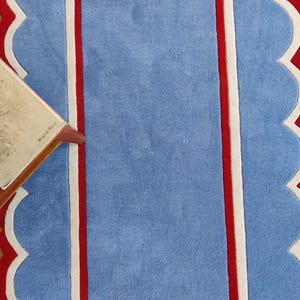 Handgefertigter Teppich, Getuftet, 200x300, Blau Und Rot Ausgebogter Teppich, Indischer Teppich, Wollteppich, Teppich für Schlafzimmer, Kinderzimmer Teppich, Neutraler Teppich