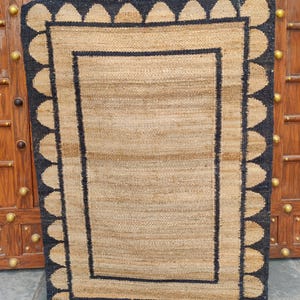 Scallop Handwoven Jute Hemp Rug, Bordered Black Design Hemp Rug, Jute Hemp Area Rug, Modern Rug, Reversible Hemp Rugs, Jute Hemp Runner Rug