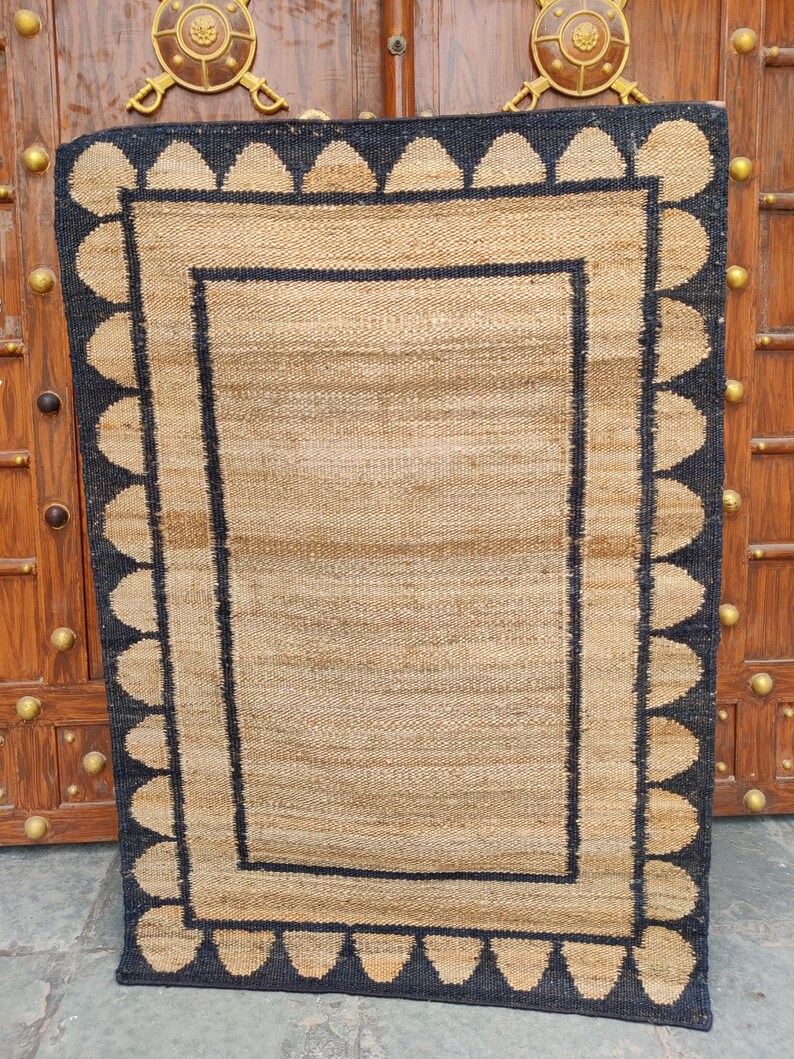 Scallop Handwoven Jute Hemp Rug, Bordered Black Design Hemp Rug, Jute Hemp Area Rug, Modern Rug, Reversible Hemp Rugs, Jute Hemp Runner Rug
