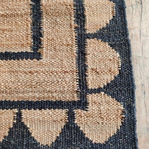 Scallop Handwoven Jute Hemp Rug, Bordered Black Design Hemp Rug, Jute Hemp Area Rug, Modern Rug, Reversible Hemp Rugs, Jute Hemp Runner Rug, 5X8,6X9, 8X10, ALL SIZE