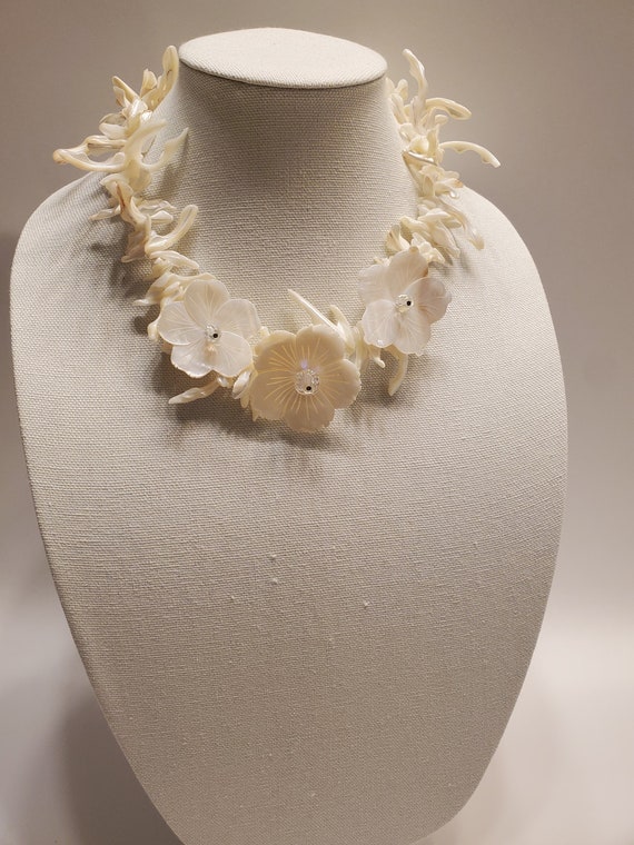Beachy Floral Faux Mother of Pearl Necklace