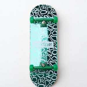 Professional Wooden Fingerboard Custom Giraffe Green Foil 32mm