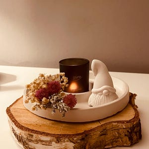 White decorative ring made of Raysin or concrete