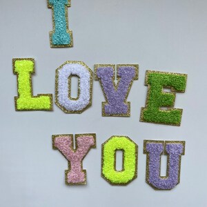 Vara de carta de chenille em remendo, remendo de costura, remendo de artesanato DIY, rosa, amarelo, verde, roxo, remendo autoadesivo, colar