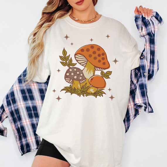 Merry Mushroom Shirt Retro Boho Graphic Tee Comfort Colors Fall Aesthetic Cottagecore T-Shirt Gift For Her College Outfit