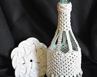 Custom-tied bottle wraps (Fiascos)