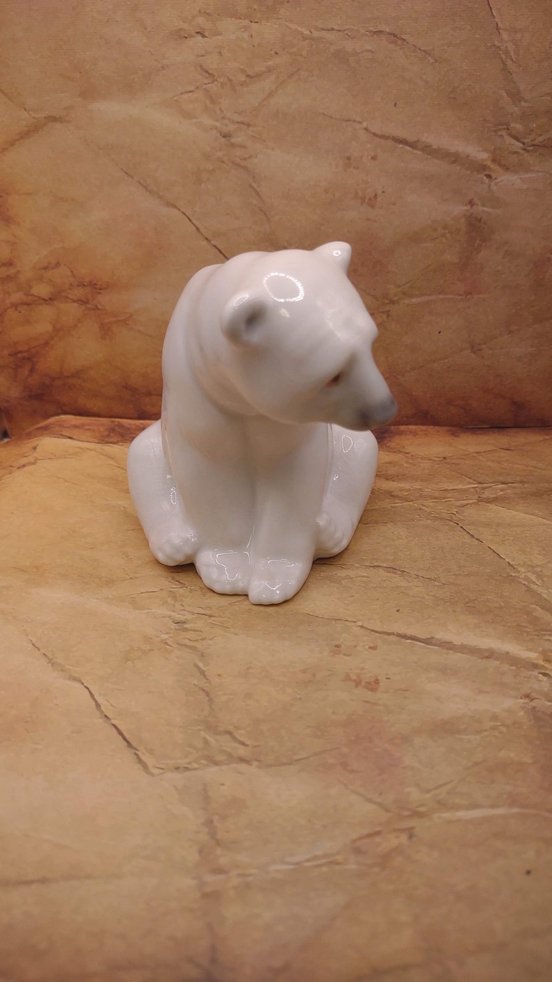 Vintage Lladro Polar Bear Figurine – Hand Made Porcelain Collectible image 4