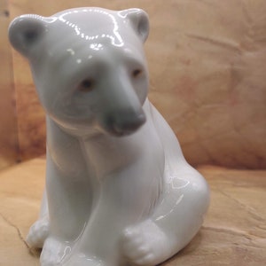 Vintage Lladro Polar Bear Figurine – Hand Made Porcelain Collectible image 5