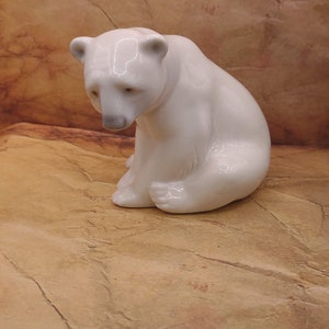 Vintage Lladro Polar Bear Figurine – Hand Made Porcelain Collectible image 3