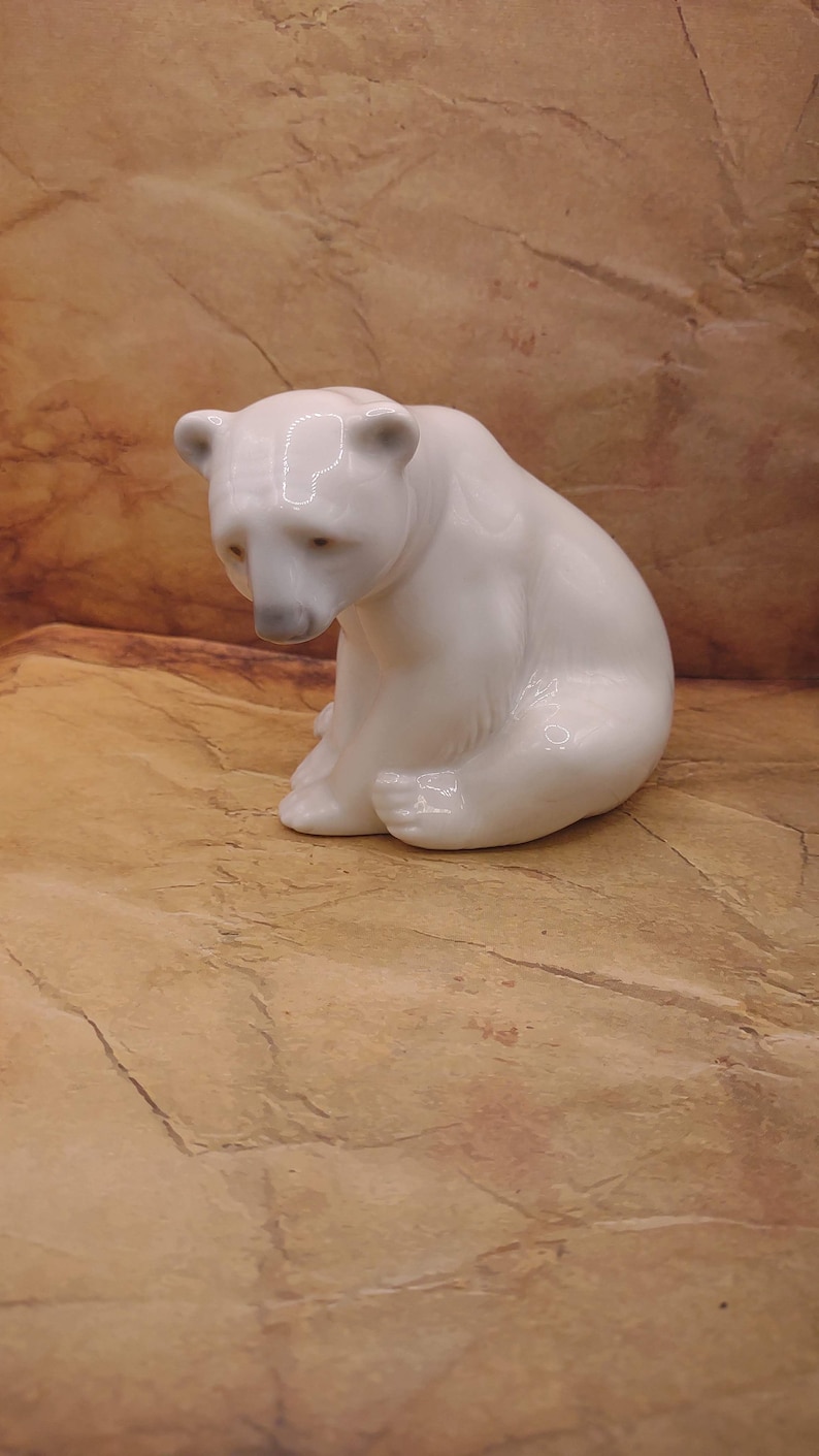 Vintage Lladro Polar Bear Figurine – Hand Made Porcelain Collectible image 3