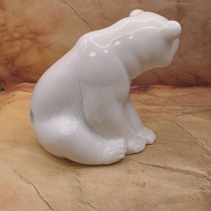 Vintage Lladro Polar Bear Figurine – Hand Made Porcelain Collectible image 6