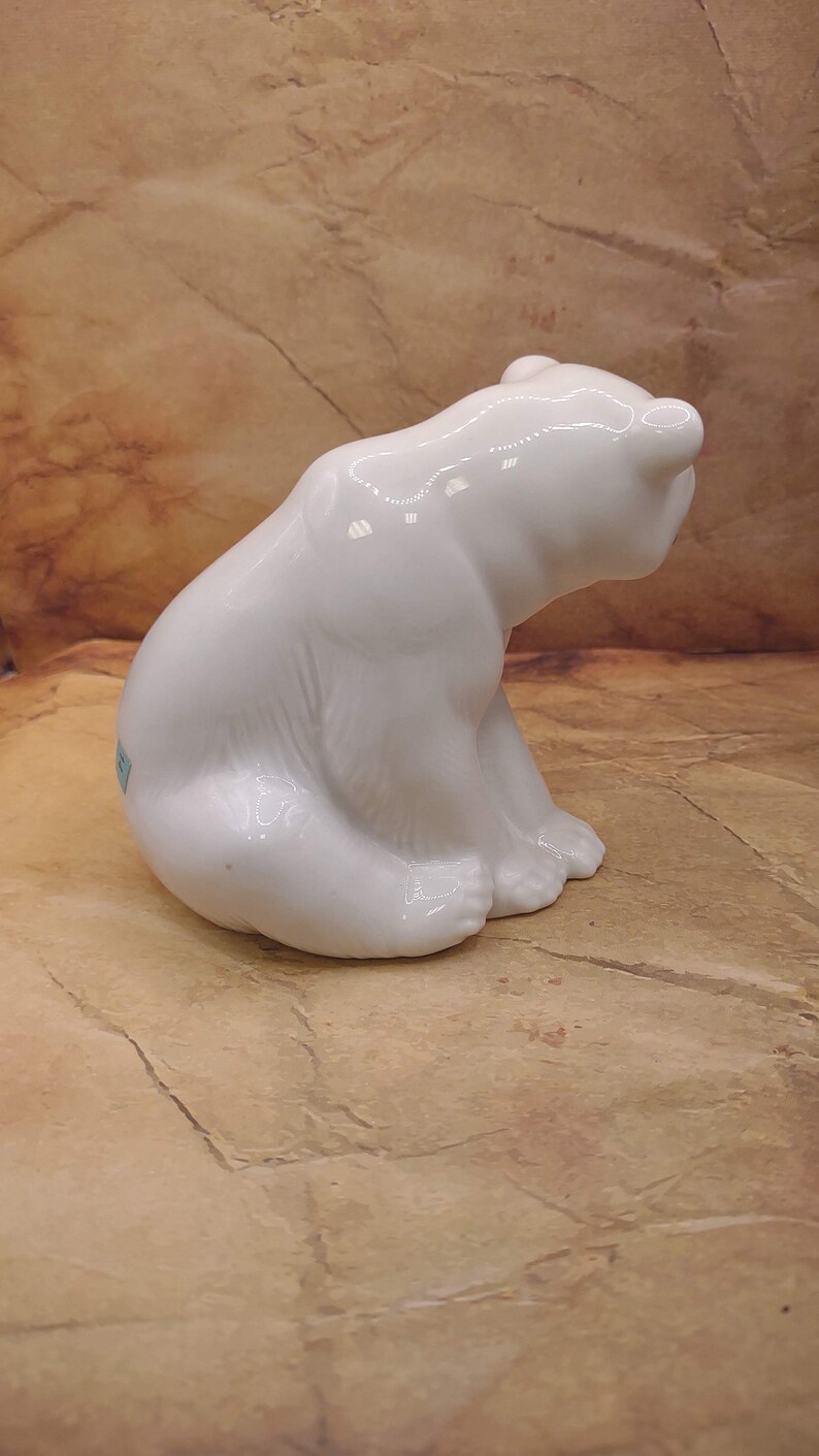 Vintage Lladro Polar Bear Figurine – Hand Made Porcelain Collectible image 6