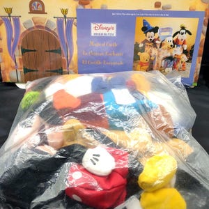 Disney- Magical Castle- Plush Carrier- Plush dolls- Beanie Dolls- Mickey Mouse- Minnie Mouse- Goofy- Pluto- Donald Duck- Un Opened TE#172