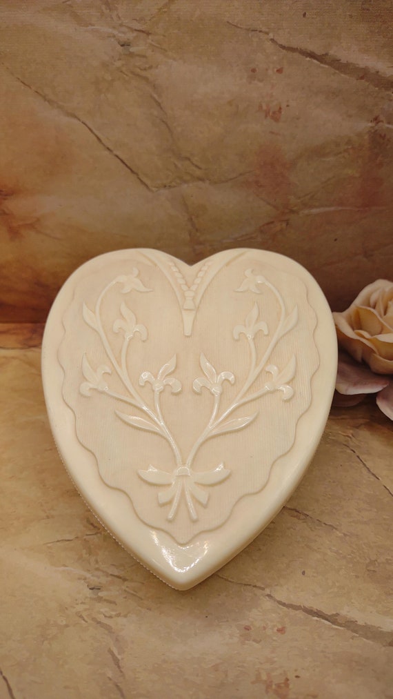 Heart Shaped Jewelry Box- Vintage Jewelry Box- Mol