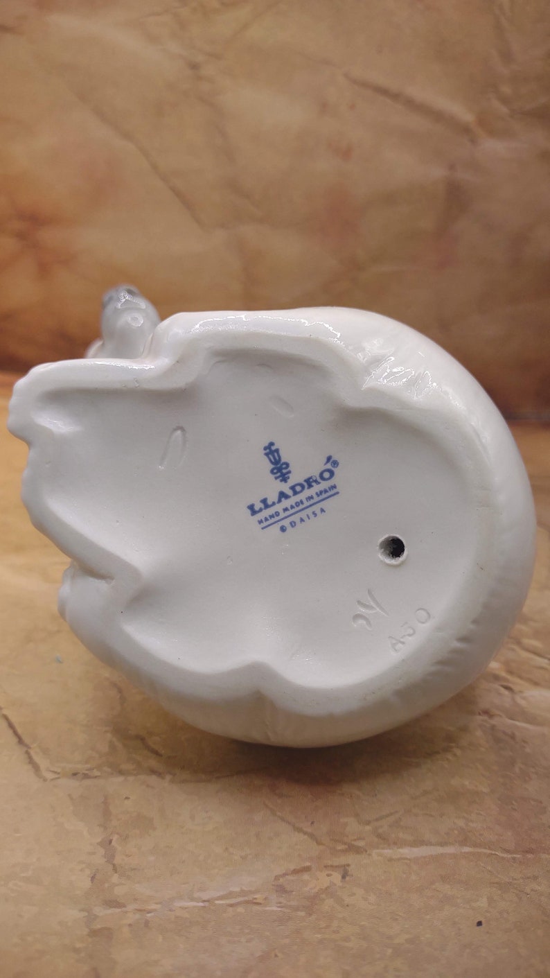 Vintage Lladro Polar Bear Figurine – Hand Made Porcelain Collectible image 2