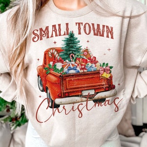 Kerstfeest in kleine stad, png PNGEgg | Sublimatieontwerp | Direct downloaden | Retro kersttruck, png | Retro kerstshirt, png | Ontwerp voor de feestdagen