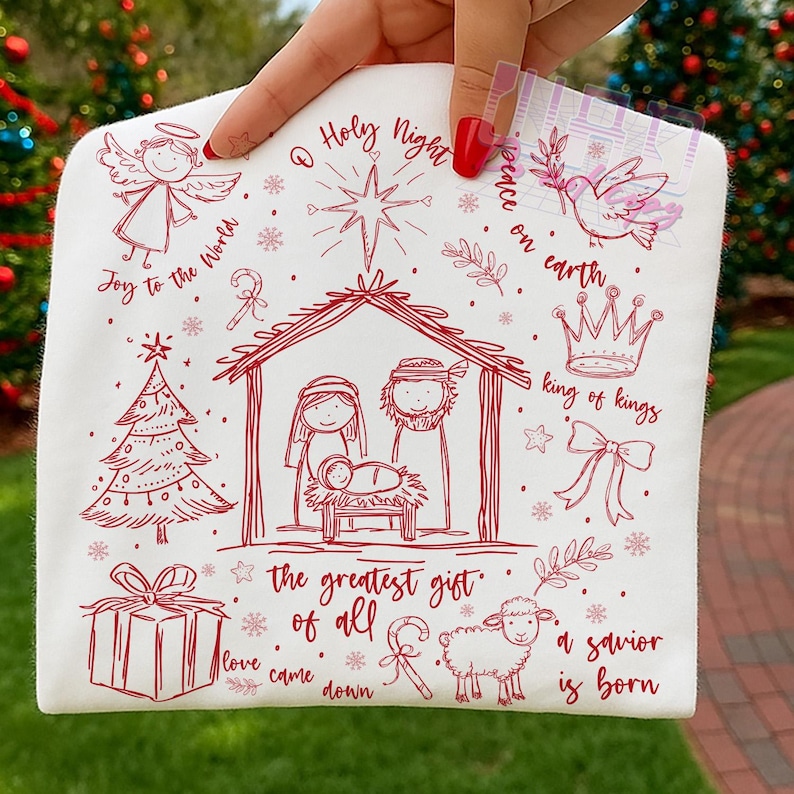 K&ouml;nnte beinhalten: Wei&szlig;er Stoff mit roten Strichzeichnungen zum Thema Weihnachten. Dargestellt sind ein Engel, ein Weihnachtsbaum, eine Krippe, ein Geschenk und ein Schaf. Der Text lautet "Joy to the World", "O Holy Night" und "Peace on Earth".