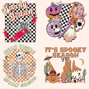 K&ouml;nnte beinhalten: Vier verschiedene Grafikdesigns mit Skeletten, K&uuml;rbissen, Geistern und anderen gruseligen Elementen. Die Designs beinhalten den Text "Spooky Season", "Dead Inside But It's Spooky Season" und "It's Spooky Season Y'all".