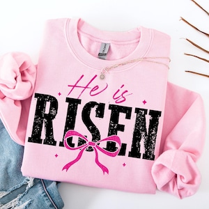 Coqueta cristiana de Pascua PNG, Él ha resucitado PNG, Pascua retro PNG, Mateo 28:6, Jesús de Pascua PNG, Versículo bíblico Png, Cruz de Pascua angustiada Png