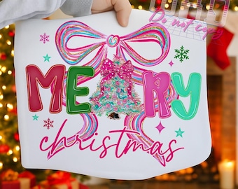 Feliz Navidad Coquette Png, Camiseta navideña preppy Png, Feliz y brillante png, Navidad png, Árbol de Navidad con lazo Png, Sublimación navideña Png