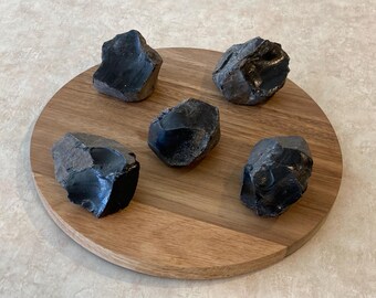 約1ポンド（15.7オンス）の黒曜石（火山岩）の破片 - Etsy 日本