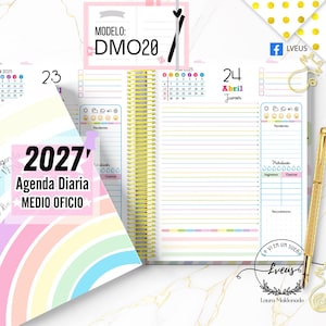 Peut inclure: Un agenda journalier à reliure spirale avec une couverture arc-en-ciel pastel portant le texte 2027 Agenda Diaria MEDIO OFICIO. Les pages intérieures ouvertes présentent un calendrier d'avril 2025, des listes de tâches et des suivis.