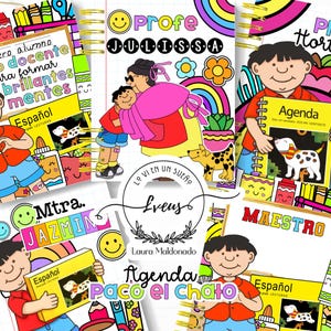 Puede incluir: Una colección de cuadernos y planificadores en espiral coloridos con ilustraciones de dibujos animados. Los cuadernos presentan texto en español, caras sonrientes, arcoíris e imágenes de perros. El tema está relacionado con la educación y la enseñanza.