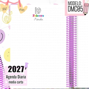 Puede incluir: Una agenda diaria 2027 con espiral morada, que muestra una página interior de puntos fechada el miércoles 19 de febrero. La página incluye el texto 'MODELO: DMC05', '2027', 'Agenda Diaria media carta' y 'plan your dreams'.